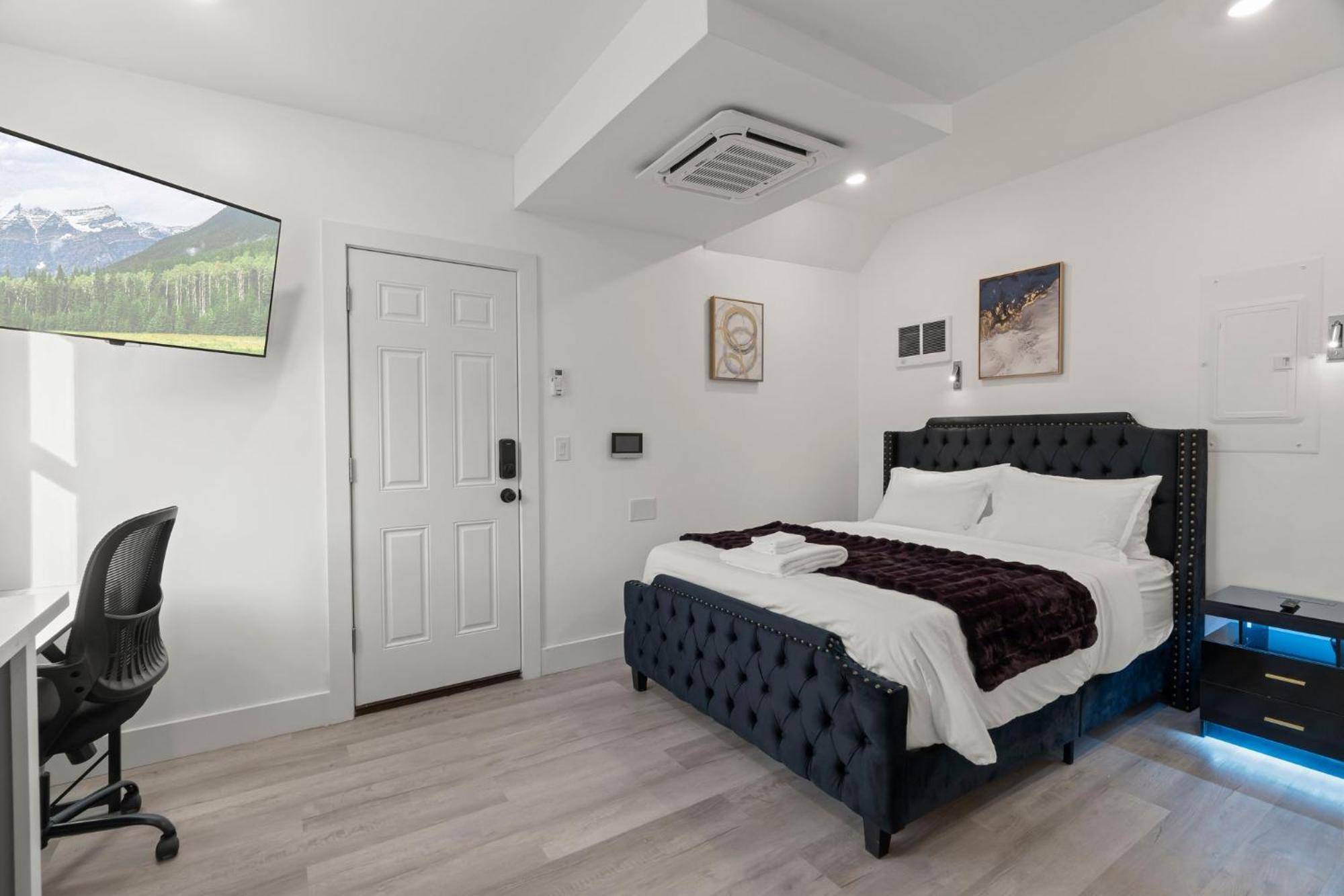 New Season Royals, Airport West Otel Chester Oda fotoğraf