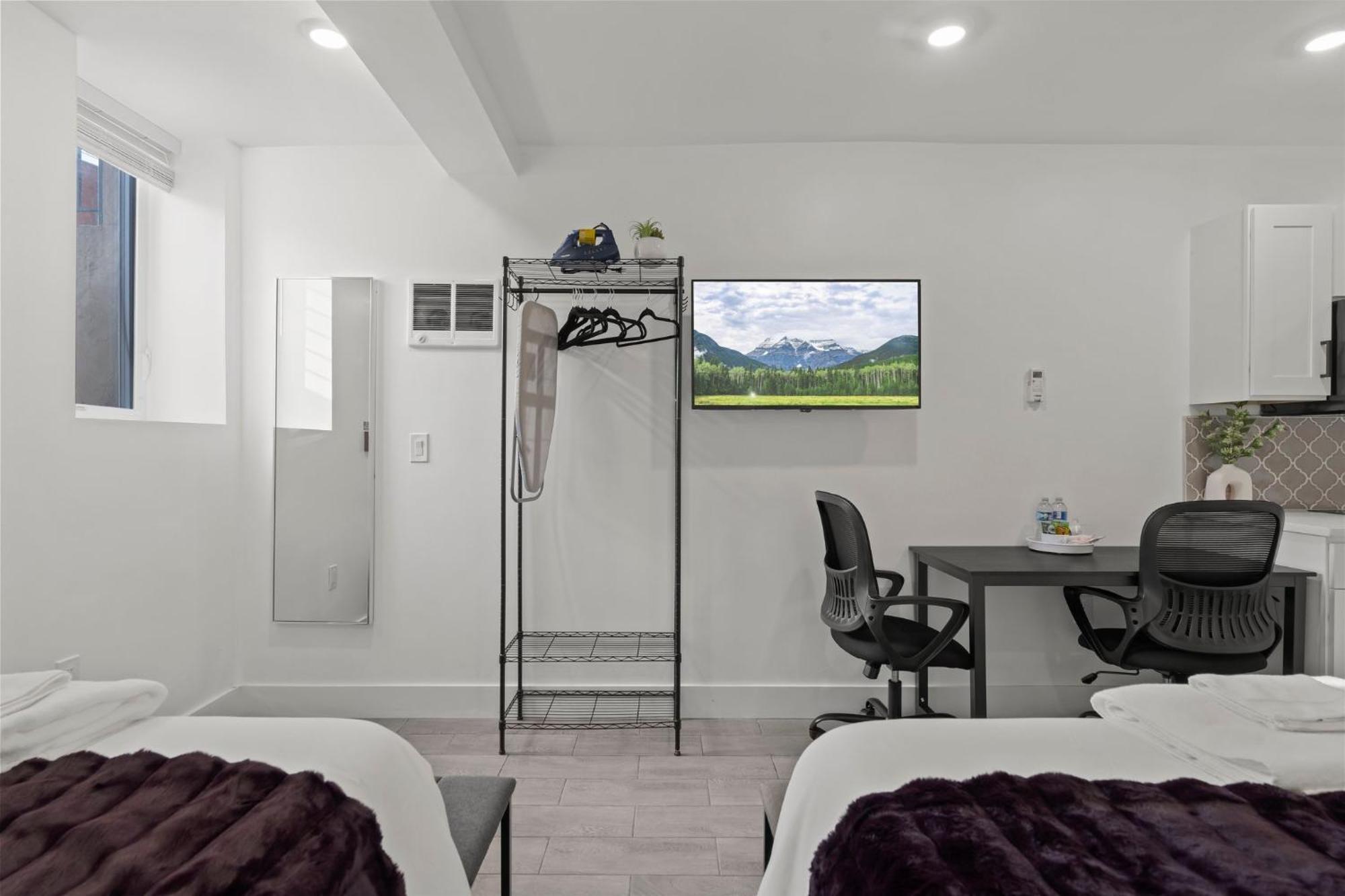 New Season Royals, Airport West Otel Chester Oda fotoğraf