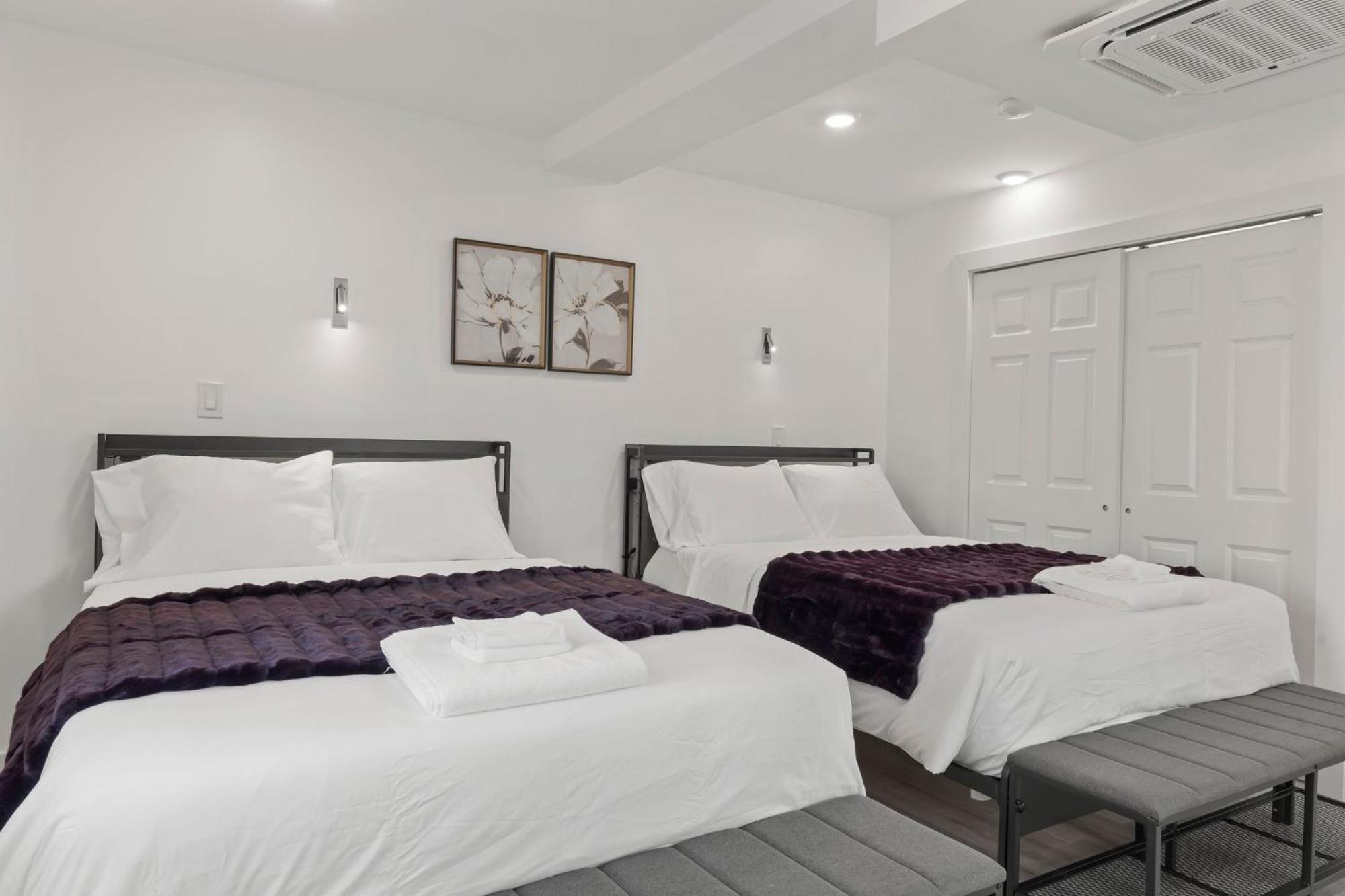 New Season Royals, Airport West Otel Chester Oda fotoğraf