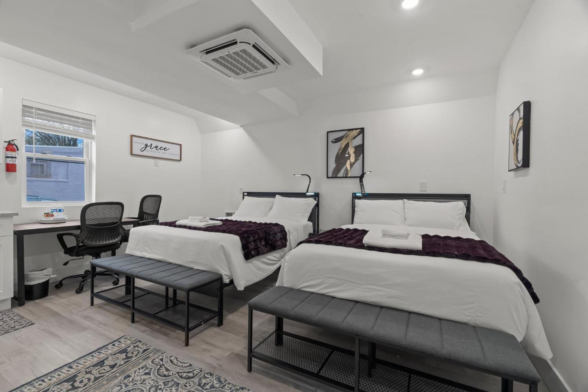 New Season Royals, Airport West Otel Chester Dış mekan fotoğraf